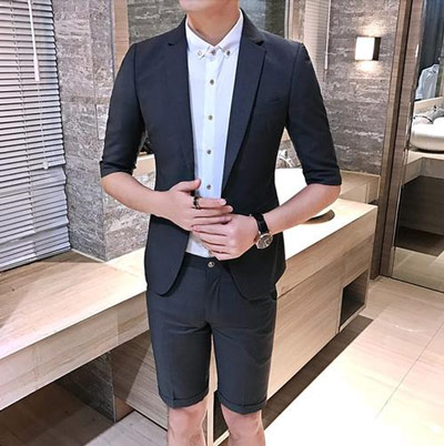 中袖西服怎么搭配？中袖西服里面穿什么？2